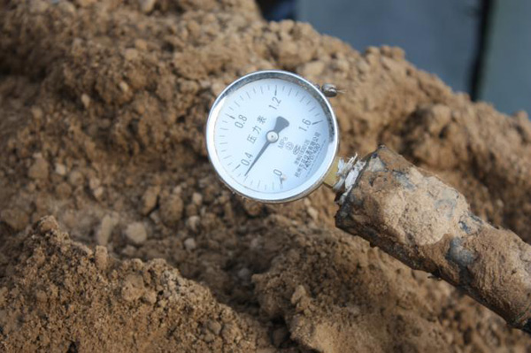 廊坊地源熱泵施工過程-打壓實驗 廊坊地源熱泵施工過程-打壓實驗